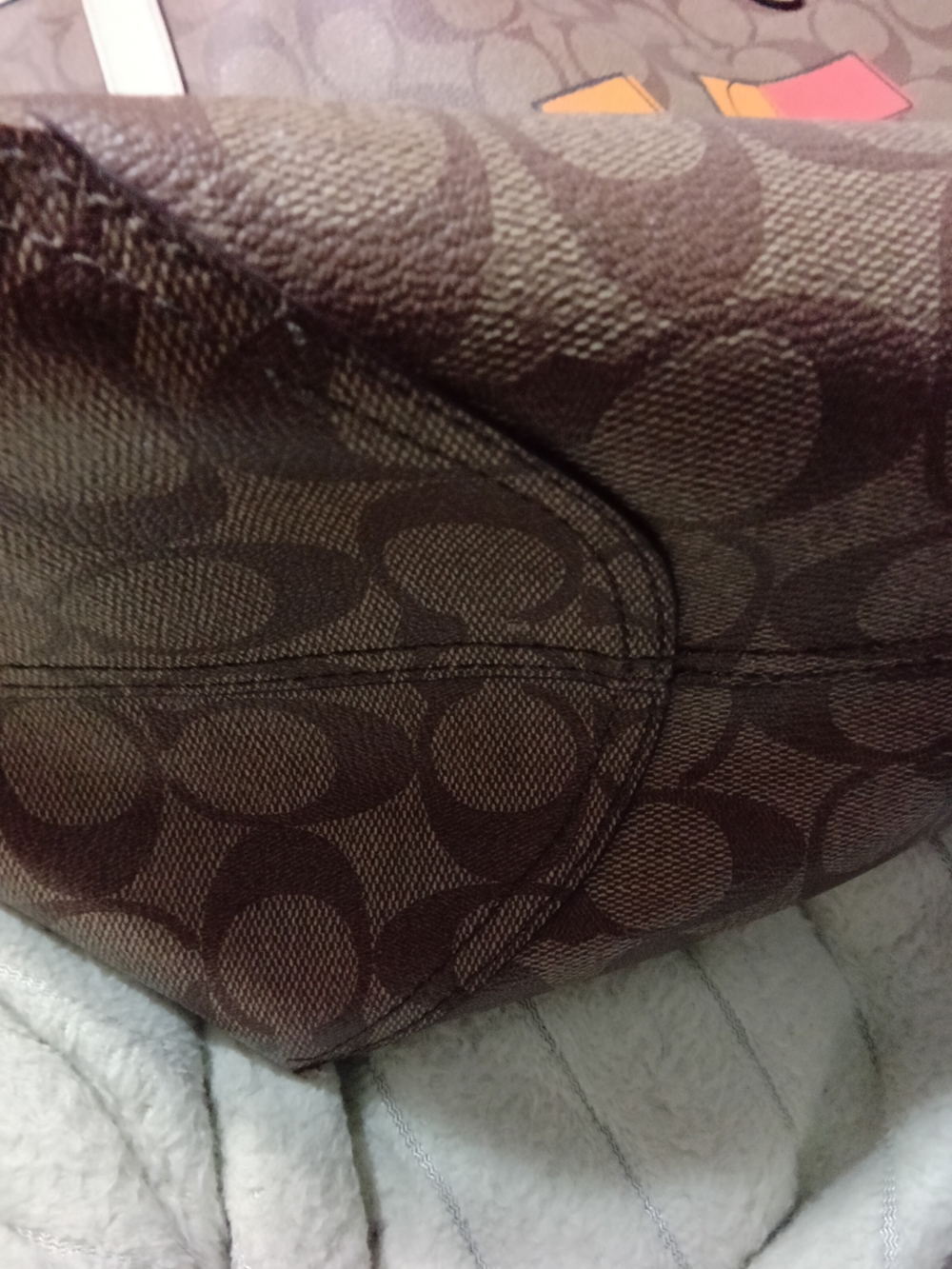 Coach City Signature Canvas Tote Bag with 'LOVE' Graphic Creed: L2064-C2810 - Picture 7 of 9